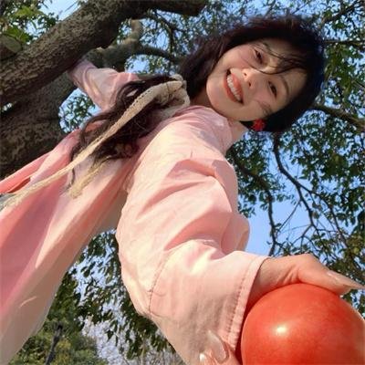 蒙娜丽莎与血月亮